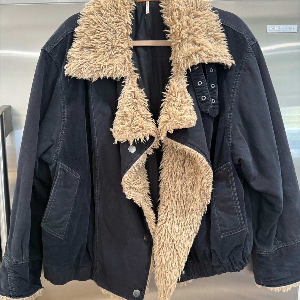 Free People furry-collar and cuffs oversized canvas jacket. Size Large